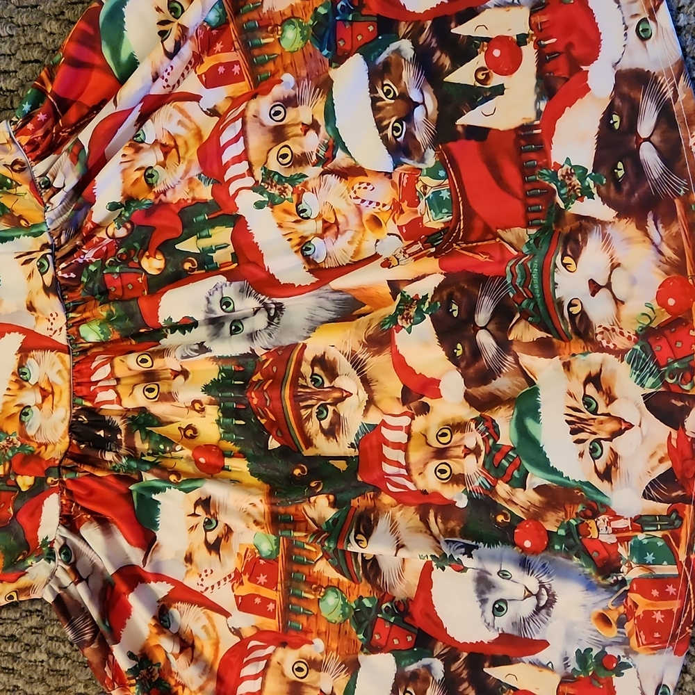 Beautiful, Vibrant Christmas Cat Dress, Size Large ❤️🎅🐱🤶❤️ - Picture 13 of 16